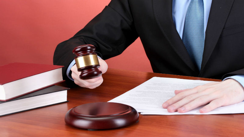 Trouble on the Horizon? How to Hire a Good Lawyer in Illinois